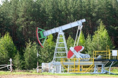 Petrol pompası kriko çalışıyor