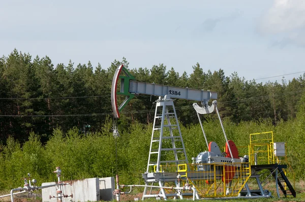Oliepompkrik in bedrijf — Stockfoto