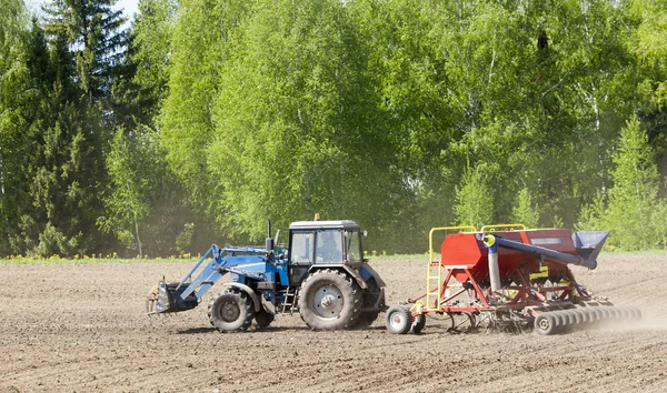 Agricultural work plowing land on a powerful tractor — Stock Photo, Image