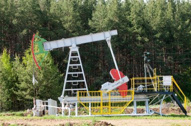 Petrol pompası kriko çalışıyor