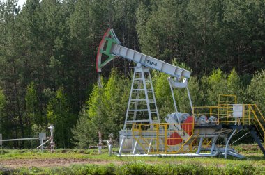 Petrol pompası kriko çalışıyor