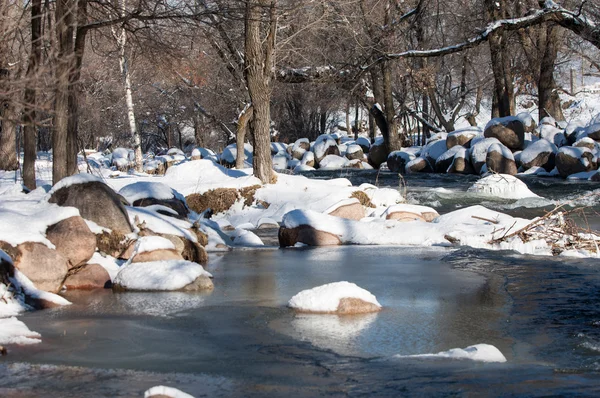 Ghiaccio. fiume in inverno — Foto Stock