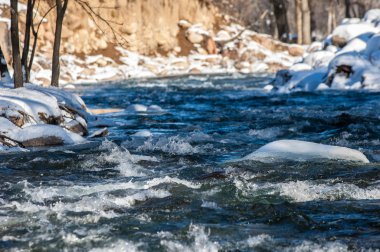 nehir buz. Kışın nehir