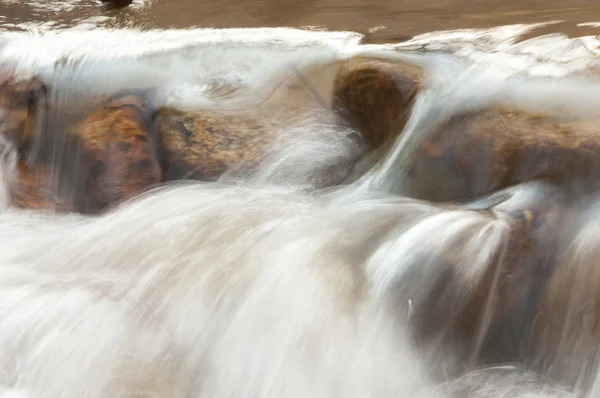 Rzeka w późnej jesieni — Zdjęcie stockowe