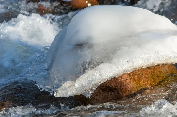 Ijs op de rivier — Stockfoto