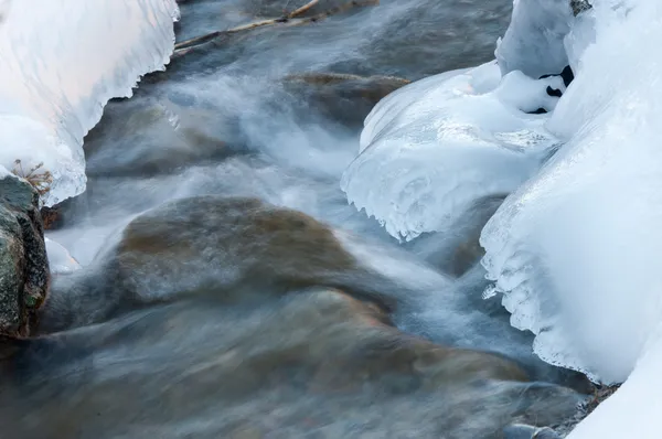 Hielo en el río — Foto de Stock