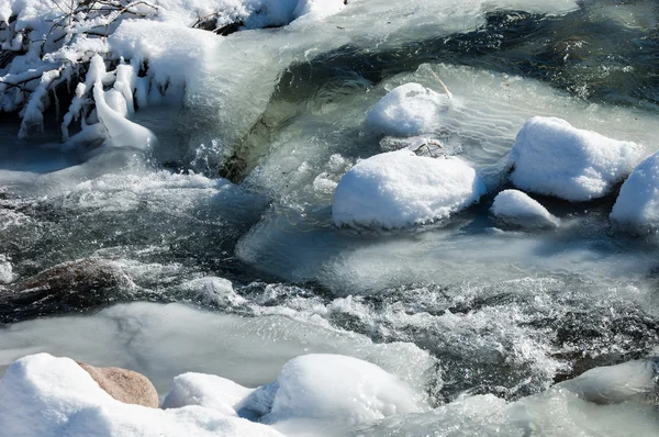 Flusseis. Fluss im Winter — Stockfoto