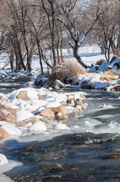 Hielo del río. río en invierno —  Fotos de Stock