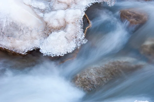 Hielo del río. río en invierno — Foto de Stock