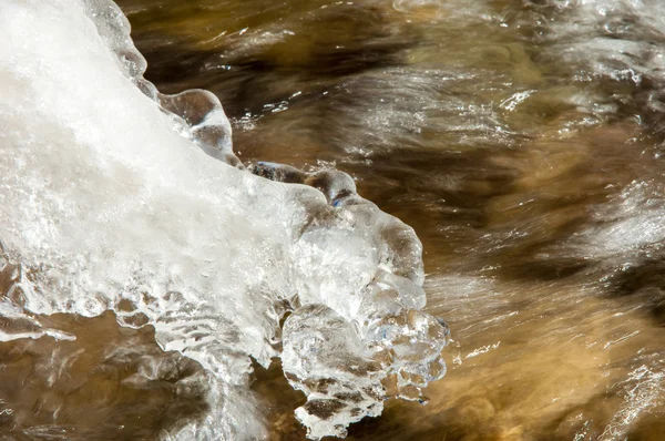 Hielo del río. río en invierno —  Fotos de Stock