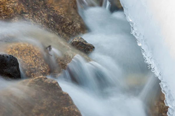 Hielo en el río —  Fotos de Stock