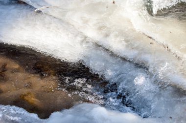 nehir buz. Kışın nehir