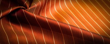 Koyu kırmızı, kahverengi ipek kumaş ince beyaz çizgili, desenli, birleşik tekstil, asil kumaş. desenli çizim, kompozit tekstil,