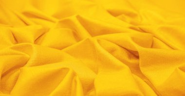 Keten kumaş sarısı. Keten kumaş lüks olarak kabul edilir çünkü keten fabrikasından işlemek zahmetli bir iştir. Güzel, dayanıklı ve ebediyen çekici..