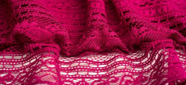 Kırmızı örülmüş dantel üçgen atkı, şal, sonbahar kış eşarbı, başlık, düğün aksesuarları proje fikirleri, tasarımcı aksesuarı. dokusu, arkası...