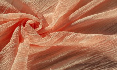 İpek kumaş. Kahverengi kırışık kumaş dokusu. Kahverengi buruşuk, dalgalı yüzey dokusu. Yakın çekim, yumuşak odaklanma. arkaplan, kalıp