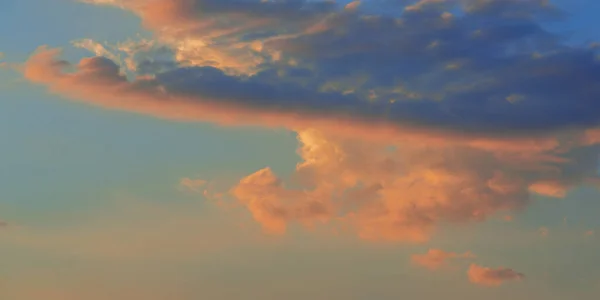 Gün Batımında Bulutlar Yağmur Güneş Altın Renkler Girdap Akın — Stok fotoğraf