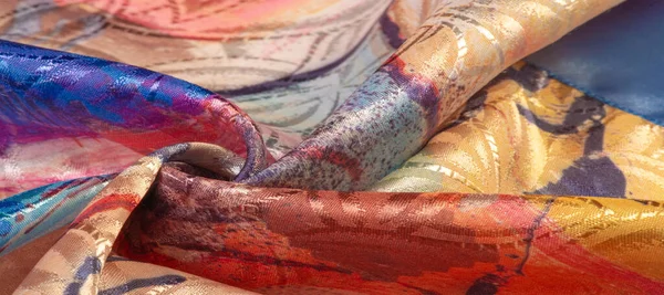 Boyalı bir palette ipek kumaş, soyut çizim, parlak renkler, kırmızı-sarı-mavi renk, sınırsız hayal gücü. doku, arkaplan, desen,