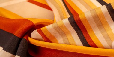 İpek kumaş, çizgili kumaş, kahverengi-kırmızı-bej çizgiler, zarif tasarım. Hassas ipek kumaş. Yüksek çözünürlüklü doku, kalıp, arkaplan, koleksiyon