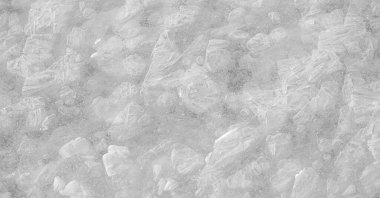 River Ice: Nehirlerdeki buzun varlığı davranışlarını değiştiriyor, kullanımlarını engelliyor ve ciddi ekonomik sorunlara yol açıyor. Kırık bir buz kütlesi tarafından oluşturulan dokuların tam çerçevesi