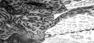 İpek kumaştan siyah beyaz leopar desenli. Leopar desenli hafif ipek senin tasarımına mükemmel uyacak, şık görünüyor ve kaba değil! Doku, arkaplan, desen