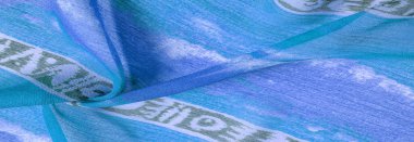 Kumaştaki soyut desen, büyük örgülü bir iplik, mavi beyaz çizgiler, projeleriniz için bu kumaş. Doku, arkaplan