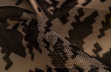 İpek kumaş tarçın bej sarısı, Picturesque, geometrik, çiçekli ve diğer elementlerin kombinasyonuyla grafik dekorasyonu. Arkaplan dokusu, dekoratif süs