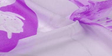 İpek kumaş, gümüş beyazı arka planda mor çiçekler. Pastel renkli bu hassas kumaş hayal gücünü canlandıracak. Doku, arkaplan deseni,