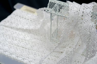 dantel kumaş. Nakışlı kumaş seti. Yakın plan, Pearl Trim, dikiş örgüsü, kumaş bant, kurdele aparatı, DIY el sanatları.