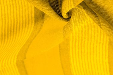 Sarı renkli ipek kumaş, doku. Geçmişi. Tayftaki yeşil ve turuncu arasındaki renk, maviye tamamlayıcı bir birincil renk; olgun limon ya da yumurta sarısı gibi renklendirilmiş.