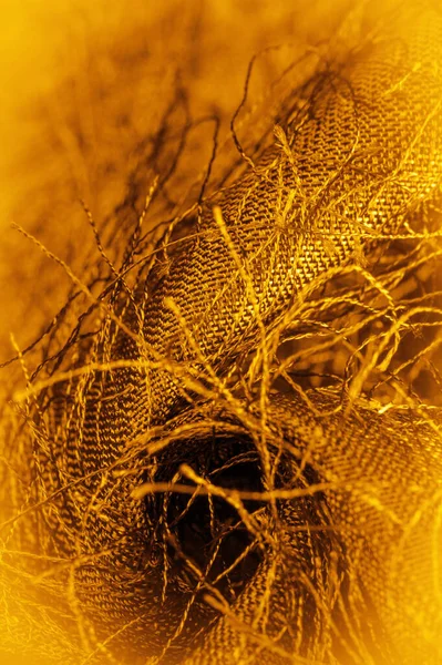 茶色の黄色の絹の生地 生地に織り糸 ふわふわの効果 背景の質感 装飾装飾品 — ストック写真