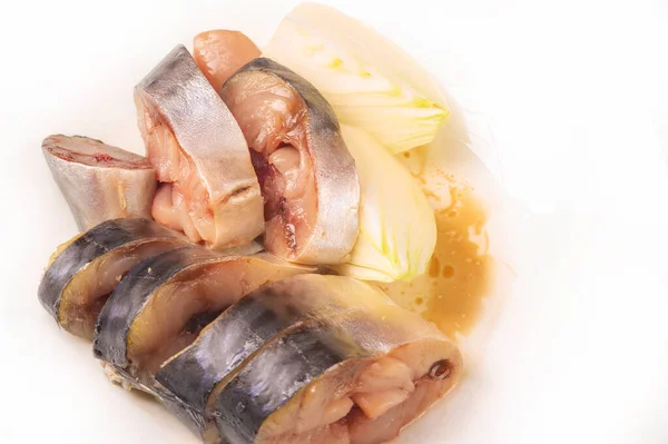 Tuzlu Balığı Uskumrusu Hafif Tuzlu Tütsülenmiş Baharatlı Dilimlenmiş Yemeye Hazır — Stok fotoğraf