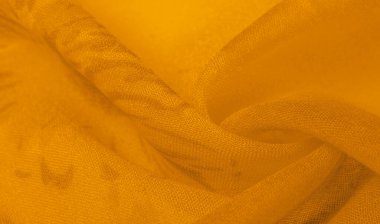 Sarı ipek kumaşlı, çiçekli, çiçekli. Renkli bir kompozisyonda bir sürü soluk çiçek. Arkaplan dokusu