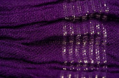 Mavi, leylak rengi ipek kumaş. Gömlekli kumaşlar, paralel veya çapraz kıvrımlı, tırtıklı kumaşlar..