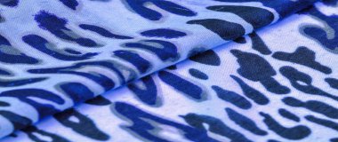 Mavi ipek kumaş, leopar deseni, hayvan derisi, Afrika teması. doku arkaplanı, desen