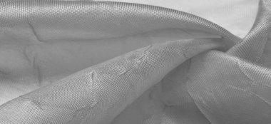 Beyaz ipek kumaş. Çizgilerle çizilmiş ve pürüzsüz. Doku arka planı. Matte düğün saten kumaşı. Bu sofistike hafif saten tekstil şık bir görünüm yaratır..