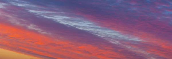 Foto Del Cielo Con Nuvole Albe Tramonti Toni Giallo Arancio — Foto Stock
