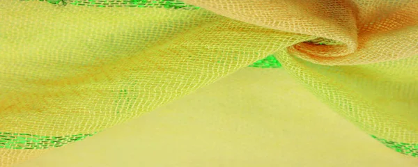 Jedwabny Materiał Duże Żółto Zielone Paski Oddzielone Paskiem Szmaragdowego Złota — Zdjęcie stockowe