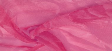 Kırmızı (kırmızı) ipek kumaş, kırmızı (ipek) ve güllerin soyut arkaplanı. Kumaşlı kumaş. Uzayı kopyala Tasarım elemanı. Sevgililer Günü. Doku deseni, süs, arkaplan