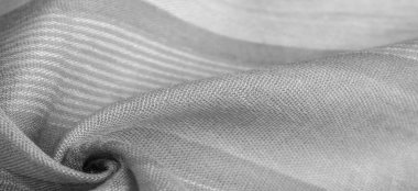 Beyaz çizgili gri-beyaz kumaş, projeleriniz için kalın ve parlak bir kumaş. Muazzam çeşitlilikte yumuşak düzlükleri var. desen, tasarım