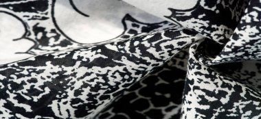 Asfalt. Bitumen siyah reçine kütlesi, eski. Yolların, sokakların, kaldırımların, vb. Yol böyle bir kitle ile kaplıydı. Hareket için tasarlanmış bir arazi şeridi, bir iletişim yolu..