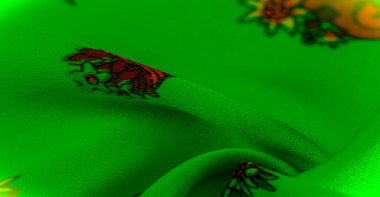 Çiçek saksısı şeklinde ayakkabı izi olan yeşil ipek, Organza geleneksel olarak ipekten yapılmış ince, pürüzsüz, şeffaf bir kumaştır. Doku