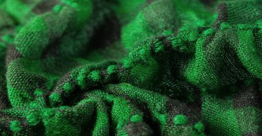 Doku, arka plan, desen bir insanın boynuna takılacak yün bir eşarp. Atkıda yeşil siyah renk