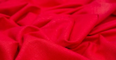 Kırmızılı keten kumaş. Keten kumaş lüks olarak kabul edilir çünkü keten fabrikasından işlemek zahmetli ve zahmetli bir iştir. - Güzel, dayanıklı ve sonsuza kadar çekici..