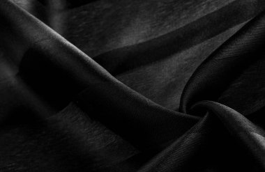 İpek fular koyu renklidir. Siyah, beyaz, bulanık çizgiler. Hassas, uzun eğimli renk şalı, yumuşak el hissi, şık ve rahat. Eşarp tasarımınıza karmaşıklık katacak..