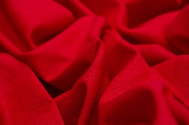 Kırmızılı keten kumaş. Keten kumaş lüks olarak kabul edilir çünkü keten fabrikasından işlemek zahmetli ve zahmetli bir iştir. - Güzel, dayanıklı ve sonsuza kadar çekici..