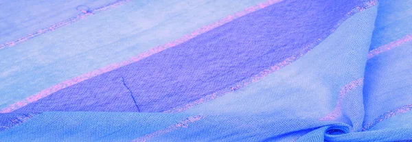 Pek Kumaş Büyük Mavi Çizgiler Kırmızı Altın Şeritle Ayrılmış Desen — Stok fotoğraf