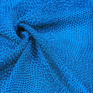 Mavi ipek kumaş, Afrika hayvan derisi. Tüm projeler stüdyomuzda kumaş fotoğrafçılığı ve son ürünlerinin kullanımı hakkında derin bilgisi olan tasarımcılar tarafından geliştirilmiştir..