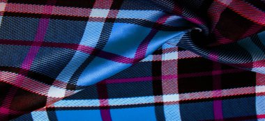 Damalı kumaş, sarı-yeşil-beyaz-mavi renkler, bu kumaştaki İskoç motifleri, gayda sesleri ve güzel kokulu viski ile tasarladığınız tasarım.