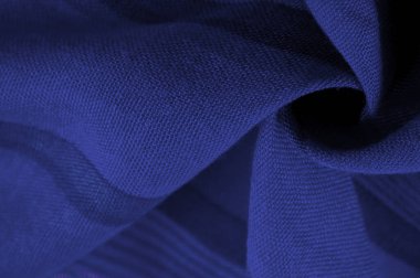 İpek kumaş gök mavisi, parlak mavi, bulutsuz bir gökyüzü gibi. Doku. Arkaplan.